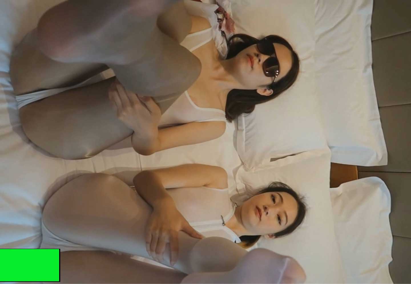 美女嫩模酒店私拍-2_2个美女各种丝袜制服诱惑